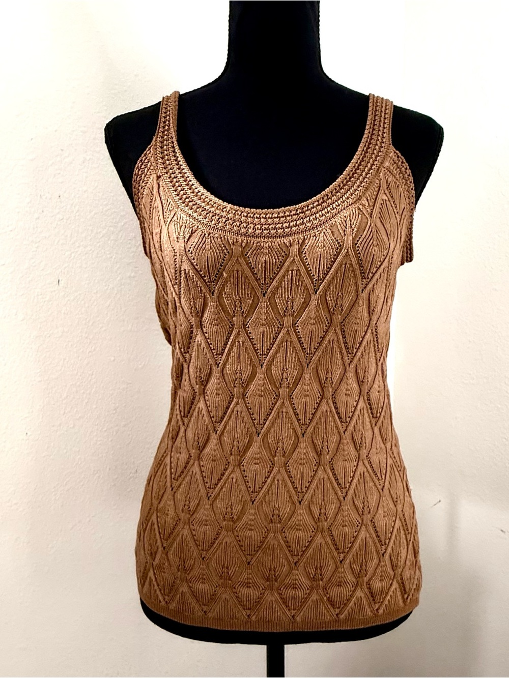 White House Black Market Diamond Stitch Sweater Tank Top Warm Gold Size XS EUC